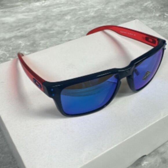 NEW | OAKLEY | HOLBROOK XS | 9007 - 05 | 53 | POLISHED NAVY | RED TEMPLES | PRIZ - Picture 1 of 5